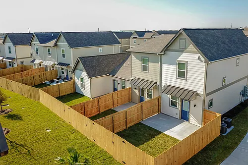 Country Lane Townhomes Photo 1