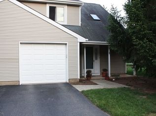 60 Devonshire Dr, Somerset, NJ 08873