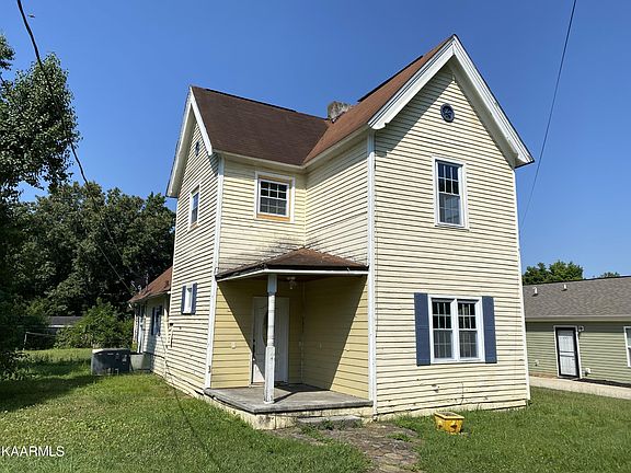 3rd image of 3139 NE Whitney Pl