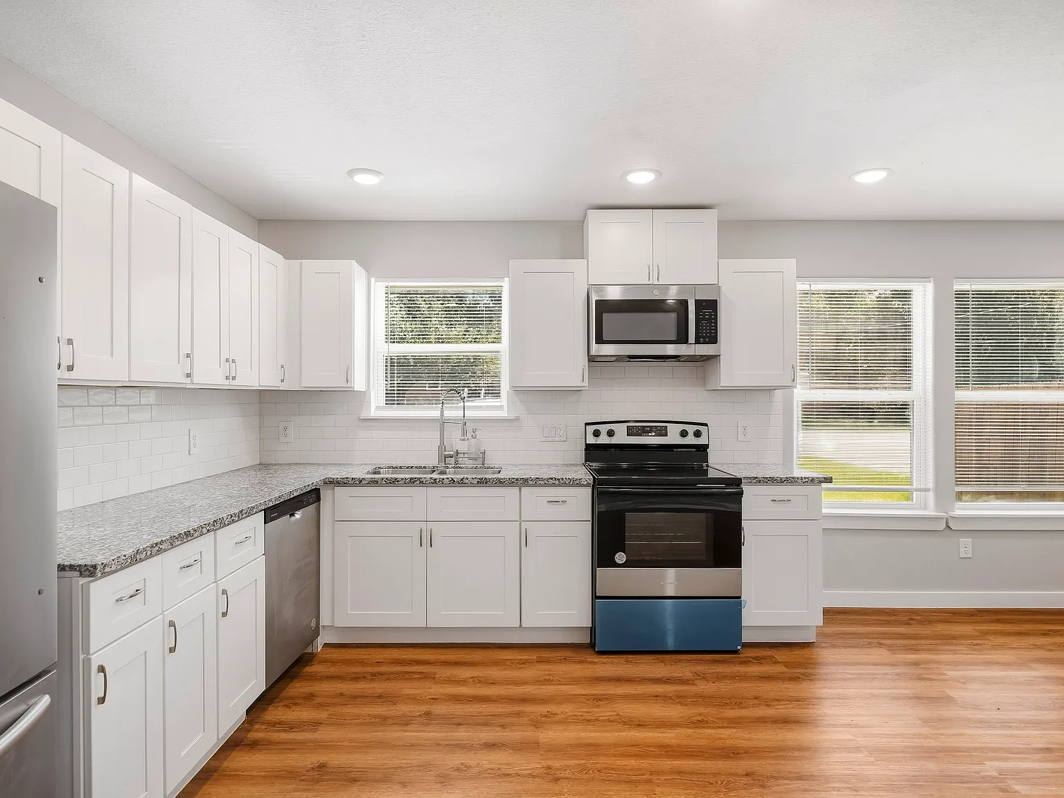 8705 Bertwood St — Photo 4