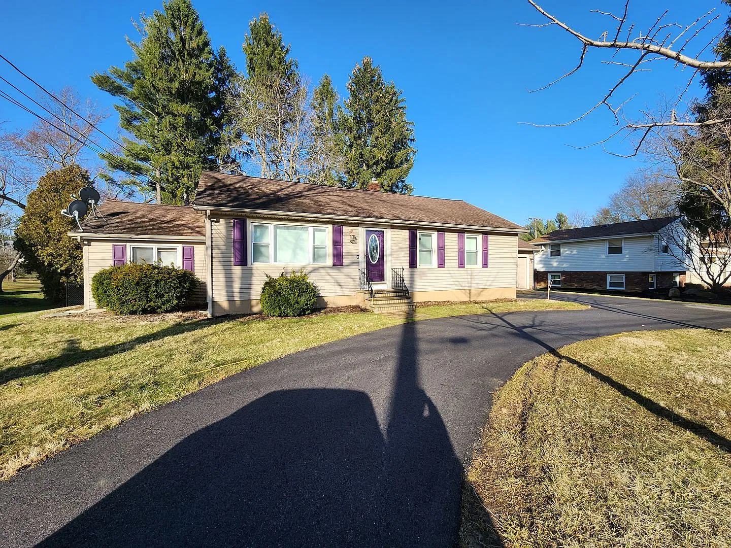 Fabulous Home in the Heart of Solon Available for Immediate Move In!! — Photo 1