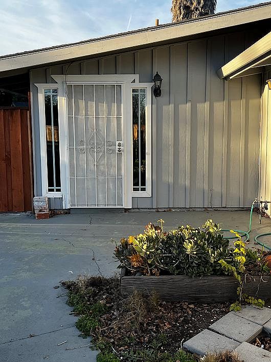 1st image of 211 Twinlake Dr