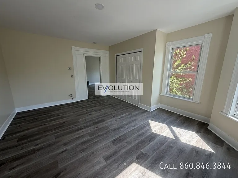 228-230 Franklin Ave #2 — Photo 4