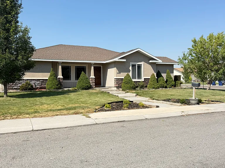 1408 Lauren Ln — Photo 2