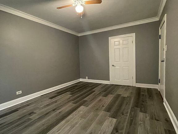 5th image of 2900-04 N Laramie Avenue W George St #5206-1