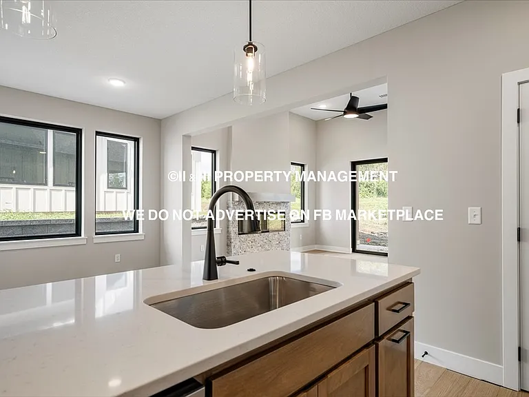 9579 Jupiter St — Photo 10