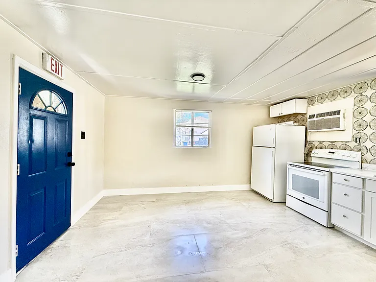 804 W Saint Petersburg Dr #804 — Photo 16