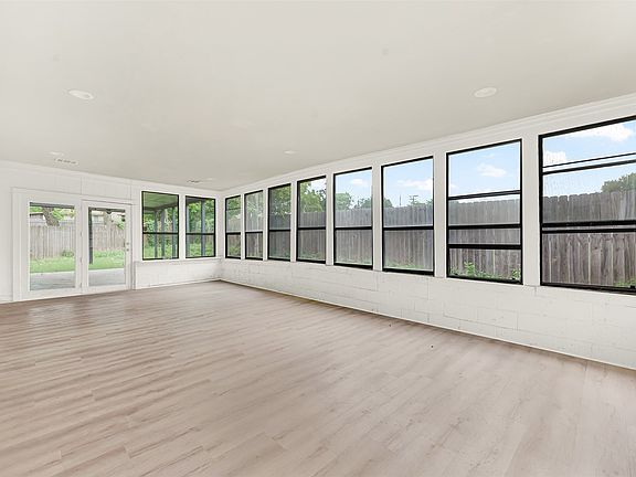 2nd image of 2033 Durham St