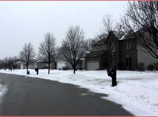 642 Schomer Rd, Aurora, IL 60505