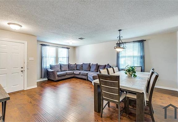 3rd image of 809 Cavern Dr