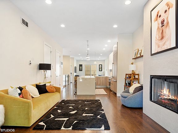 3rd image of 2219 W Lyndale St #1