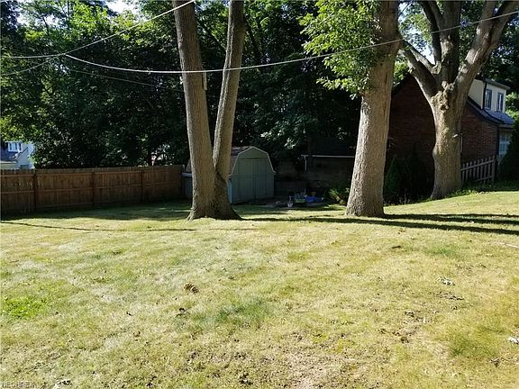 5th image of 166 Woodhill Dr