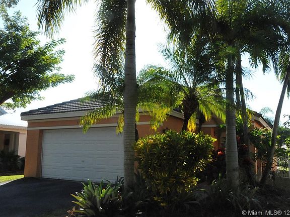 3rd image of 4025 Pine Ridge Ln Unit 4025