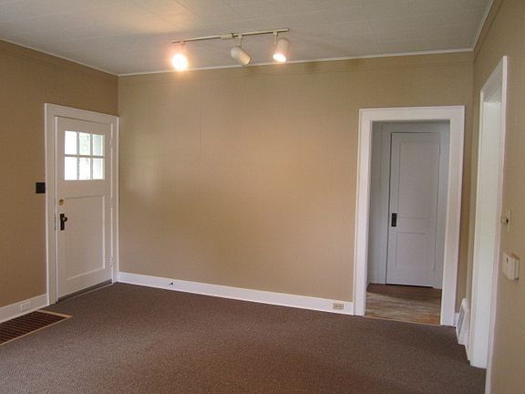 2nd image of 423 Sunnyside Ave
