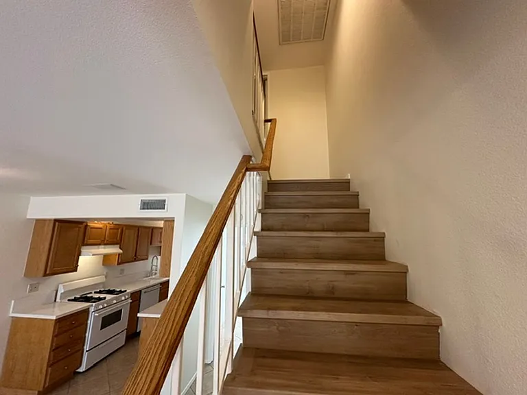 22865 Del Valle St #6 — Photo 9