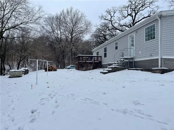 2144 SW Dittemore Rd, Saint Joseph, MO 64504