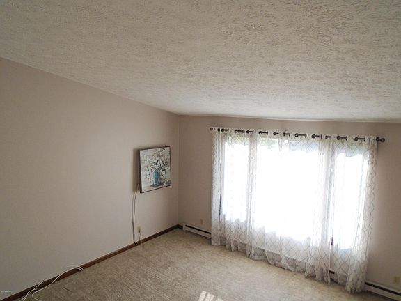 5th image of 4687 Vista Dr