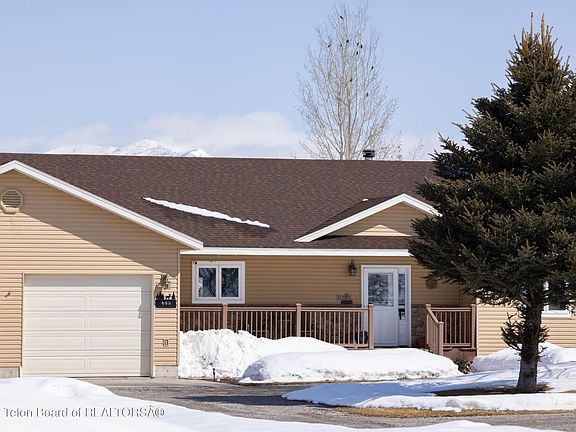 4th image of 445 Pinto Ln