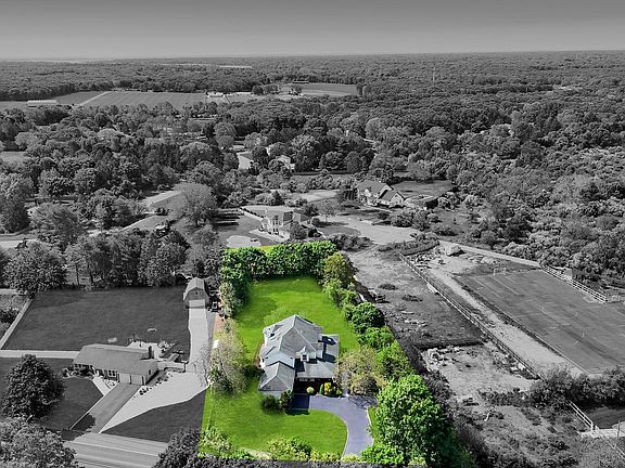 4th image of 506 Moriches Middle Island Road