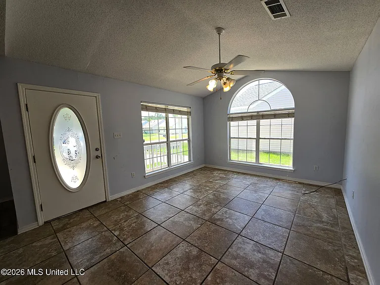 13200 Warren Dr — Photo 2