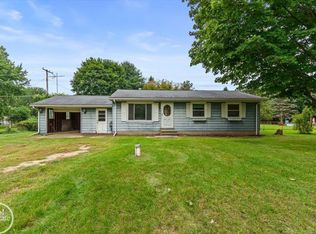 2671 Fish Lake Rd, Lapeer, MI 48446