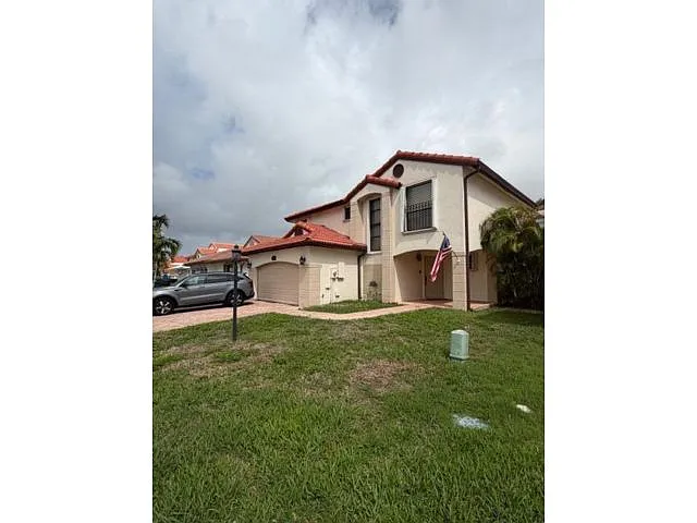 Photo 2 of 20 - 15061 Norfolk Ln - Davie, FL Building Photo - 15061 Norfolk Ln