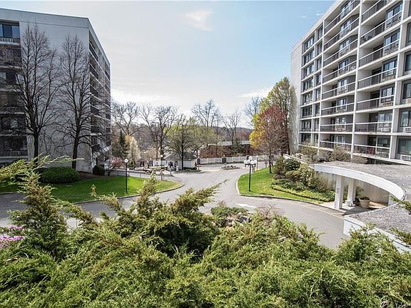 2nd image of 100 High Point Dr APT 704
