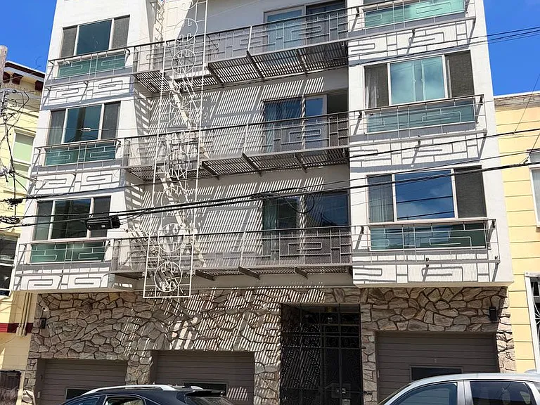 1390 Jackson — Photo 1