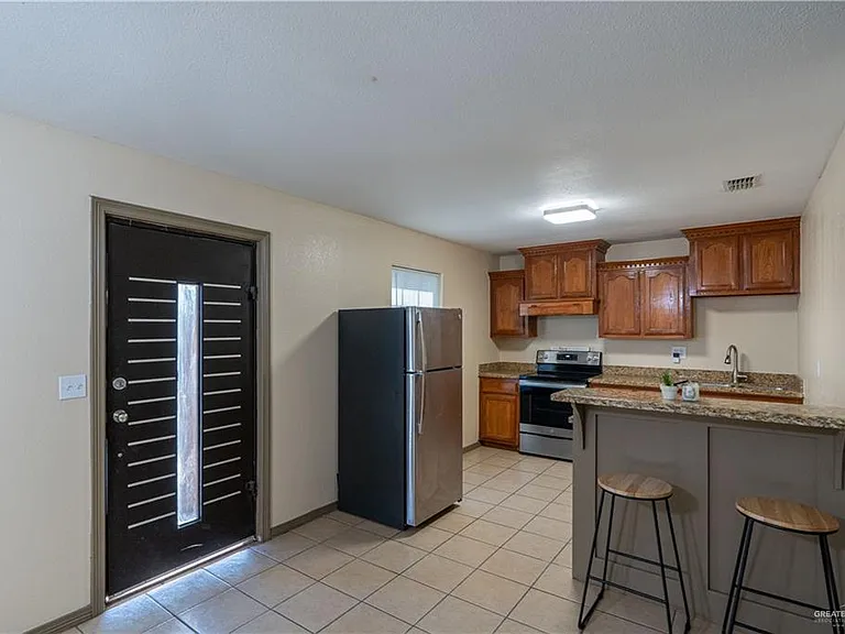 17002 Queen Palm Dr #B — Photo 4