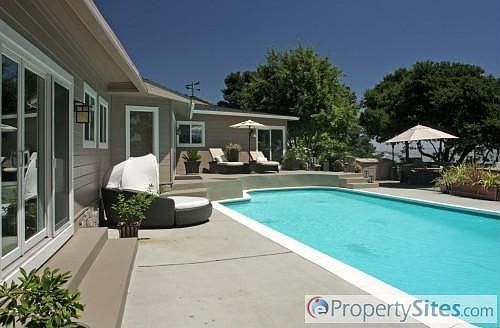 1st image of 11 Lupine Dr