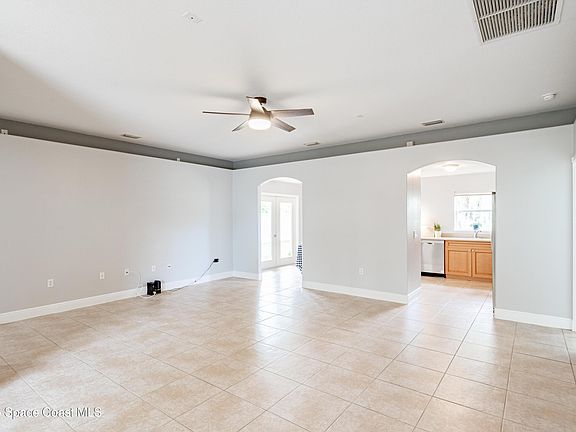 2nd image of 4058 Rolling Hill Dr