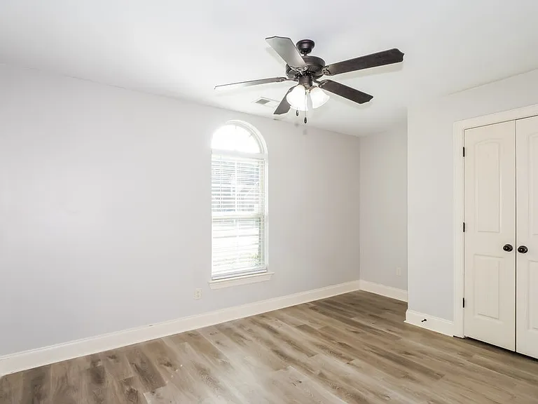 5823 Bedford Pl — Photo 12