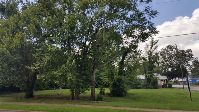 2nd image of 1004 C S Hamilton Way