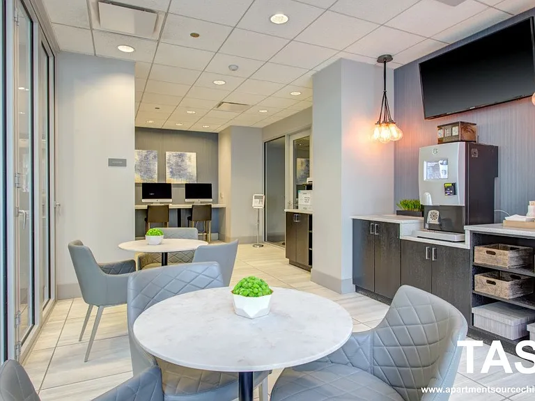 355 E Ohio Studio #STUDIO — Photo 25