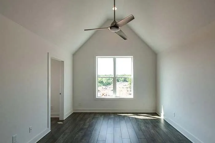 700 James Ave #8 — Photo 10