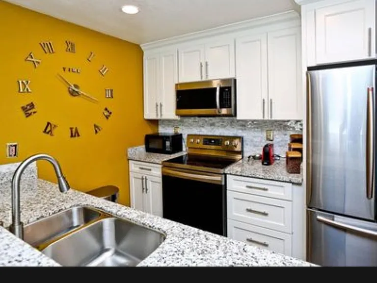 Peppermill Cir — Photo 3