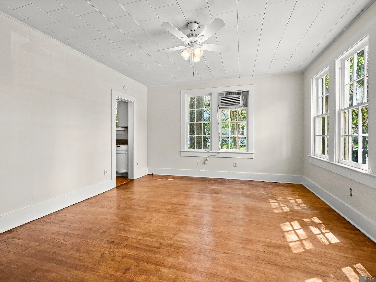2 bed, 748 sqft, $995 — Photo 3