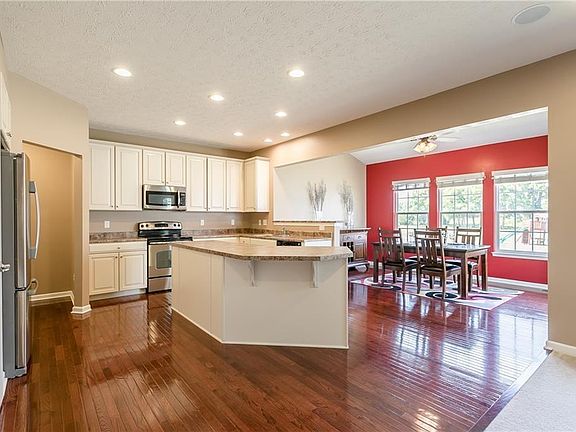 2nd image of 1682 Lillybrook Ct