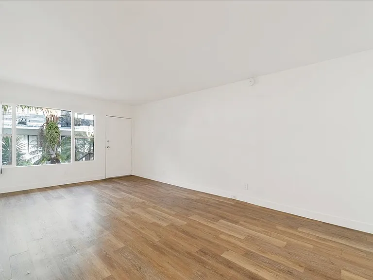 3905 S Stevely Ave #8 — Photo 3