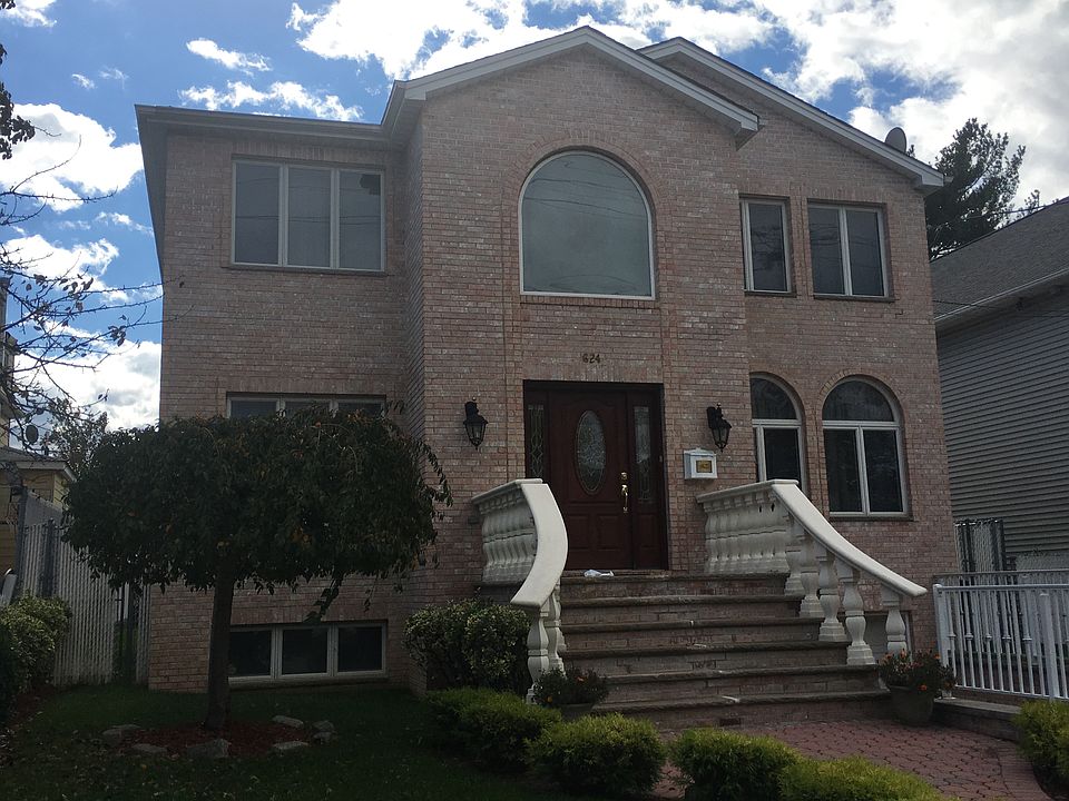 1st image of 824 Westwood Ave