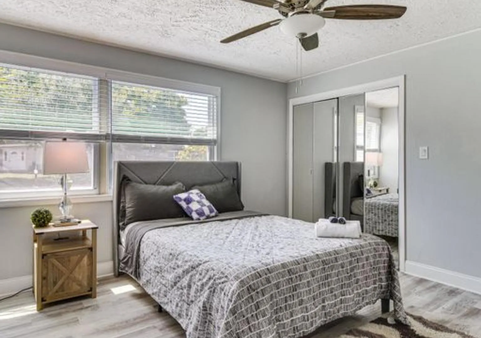 4 bed, 3.0 bath, 1372 sqft, $1,079 — Photo 2
