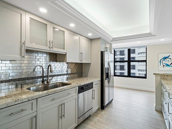4th image of 3115 S Ocean Boulevard #1001