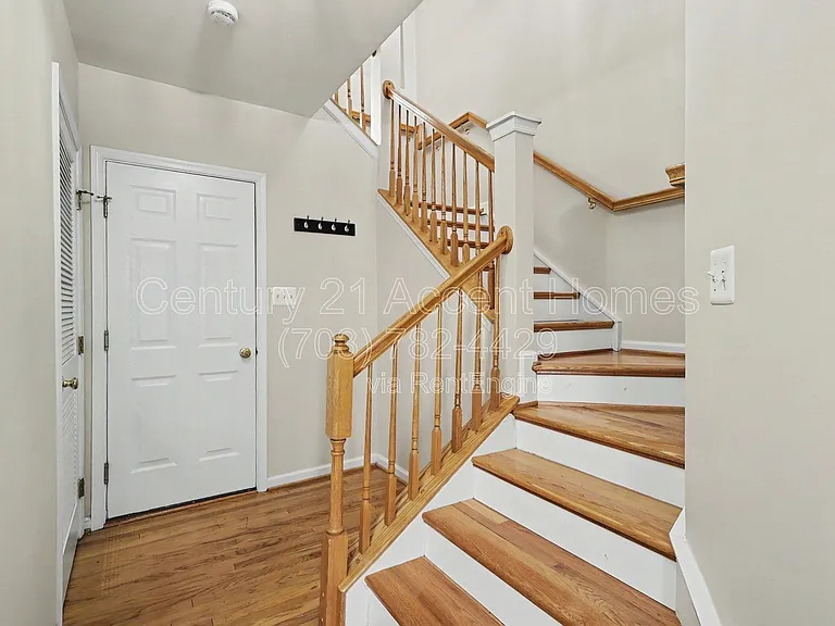968 Harrison Cir — Photo 4