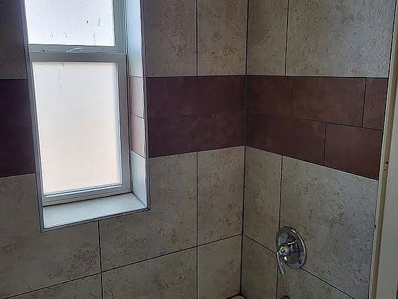 5th image of 1016 N Armijo St