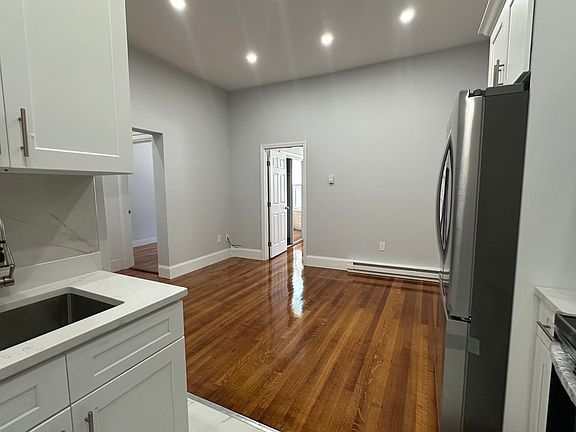 4th image of 474 Commonwealth Ave APT 1