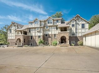 2307 Yosemite Park Ct APT F, Maryland Heights, MO