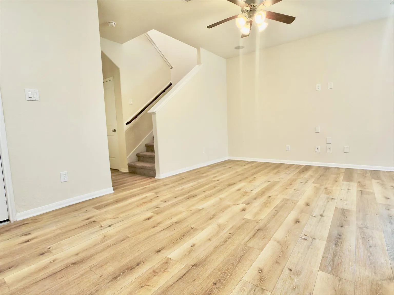 3 bed, 2.5 bath, 1536 sqft, $1,980 — Photo 3