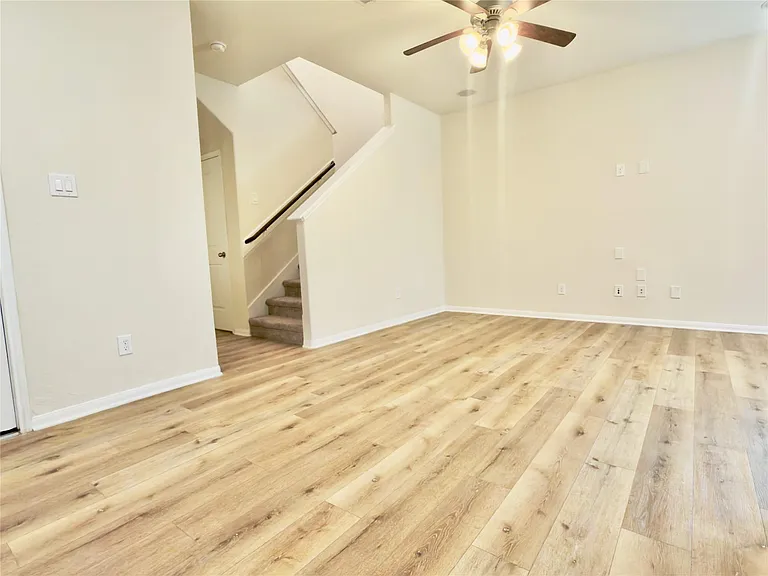 17035 Amarose Dr — Photo 3