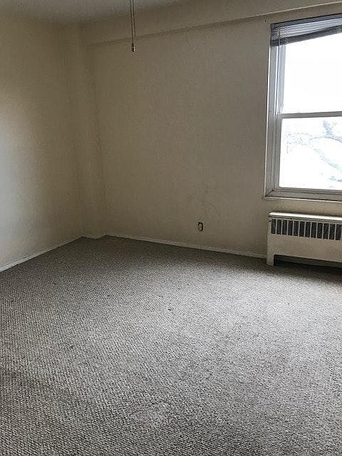 2nd image of 935 N Main St APT 311