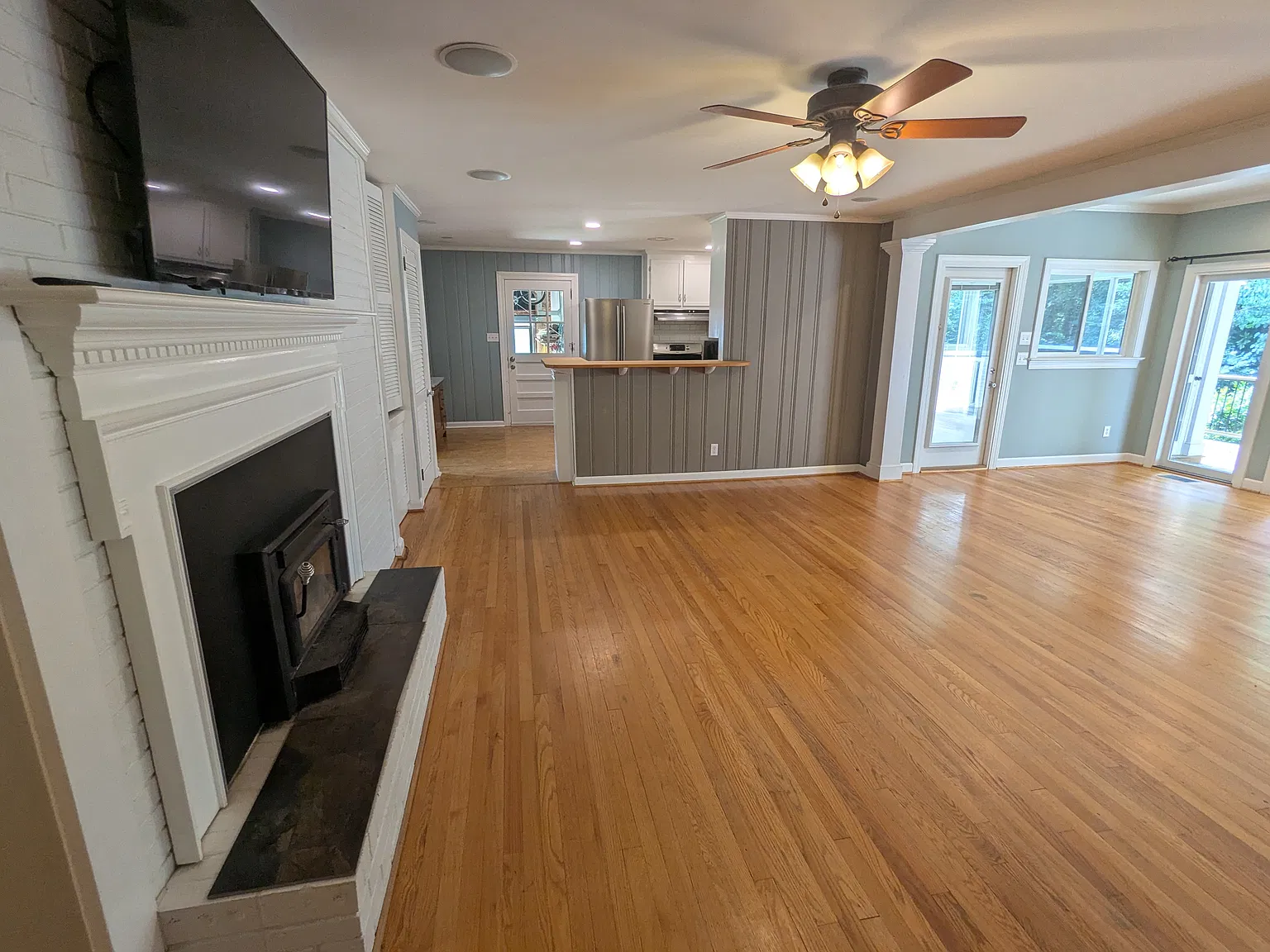 4 bed, 2400 sqft, $3,900 — Photo 4